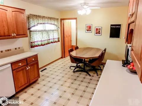 403 3rd St, Garwin, IA 50632 photo 4