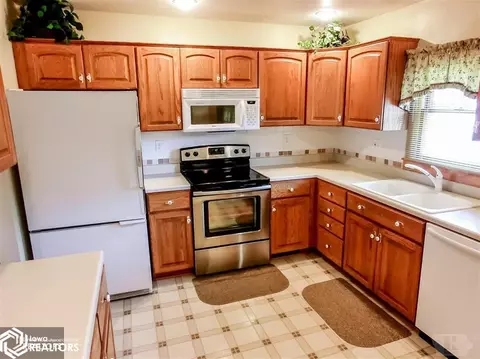 403 3rd St, Garwin, IA 50632 photo 5