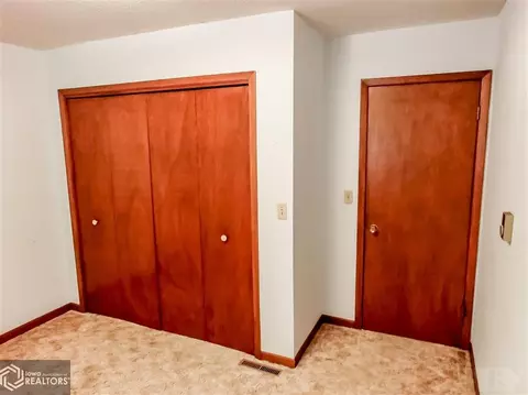 118 E High St, Conrad, IA 50621 photo 13