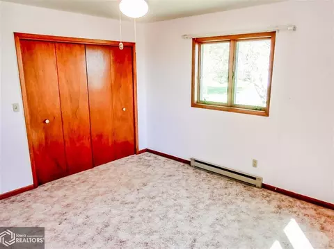 118 E High St, Conrad, IA 50621 photo 8