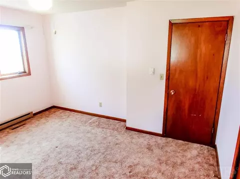 118 E High St, Conrad, IA 50621 photo 9