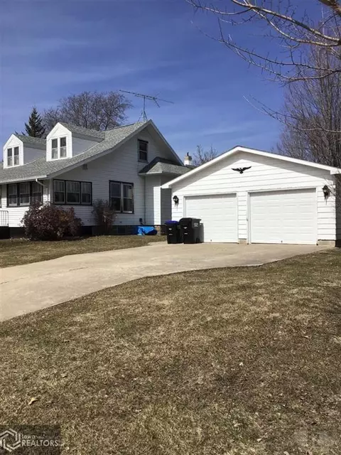 503 E Ninth St, Vinton, IA 52349 photo 1