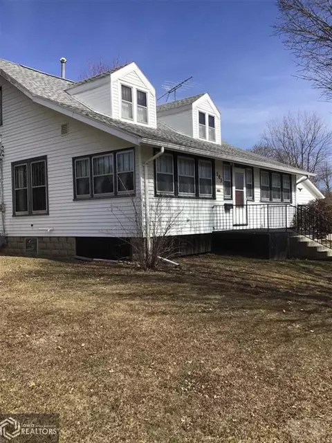503 E Ninth St, Vinton, IA 52349 photo 3