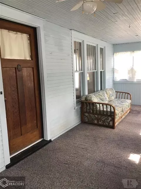 503 E Ninth St, Vinton, IA 52349 photo 5