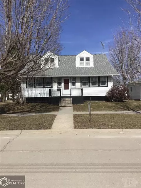 503 E Ninth St, Vinton, IA 52349 photo 2