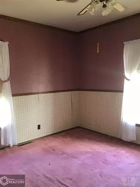 503 E Ninth St, Vinton, IA 52349 photo 8