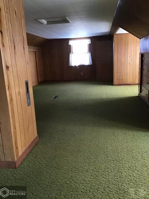503 E Ninth St, Vinton, IA 52349 photo 15