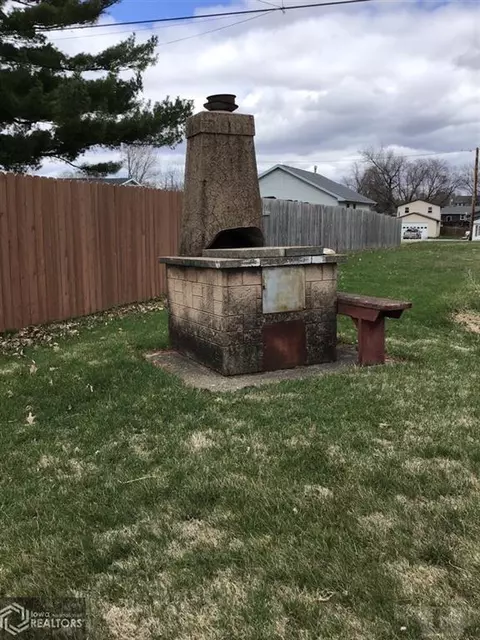 823 Fourth St E, Vinton, IA 52349 photo 5