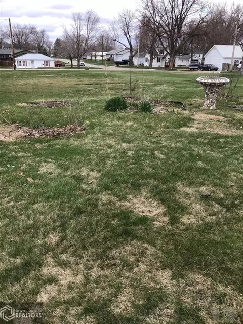 823 Fourth St E, Vinton, IA 52349 photo 6