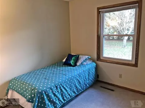 5711 Michael Dr NE, Cedar Rapids, IA 52411 photo 23