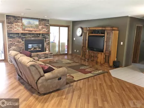 5711 Michael Dr NE, Cedar Rapids, IA 52411 photo 5