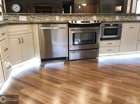 5711 Michael Dr NE, Cedar Rapids, IA 52411 photo 11
