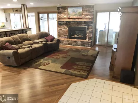 5711 Michael Dr NE, Cedar Rapids, IA 52411 photo 4