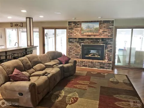 5711 Michael Dr NE, Cedar Rapids, IA 52411 photo 6