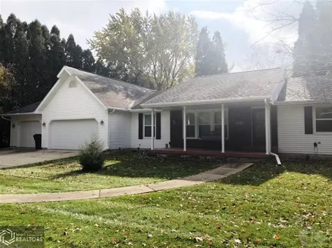 5711 Michael Dr NE, Cedar Rapids, IA 52411 photo 2