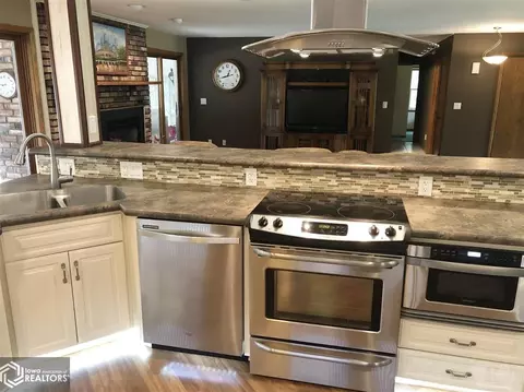 5711 Michael Dr NE, Cedar Rapids, IA 52411 photo 10