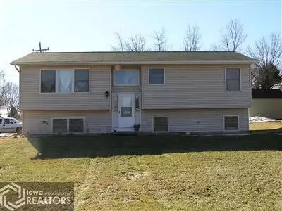 513 E Pershing Dr, Brooklyn, IA 52211 photo 1