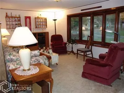 201 2nd St, Deep River, IA 52222 photo 5