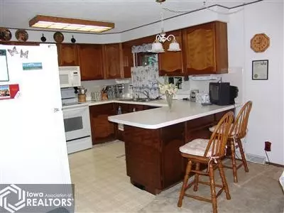 201 2nd St, Deep River, IA 52222 photo 8