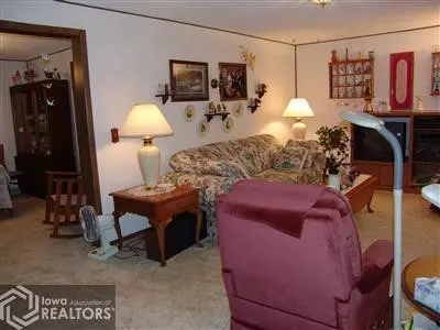 201 2nd St, Deep River, IA 52222 photo 6