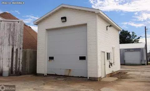 805 E Spring St, New Hampton, IA 50659 photo 26