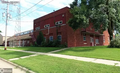 805 E Spring St, New Hampton, IA 50659 photo 3