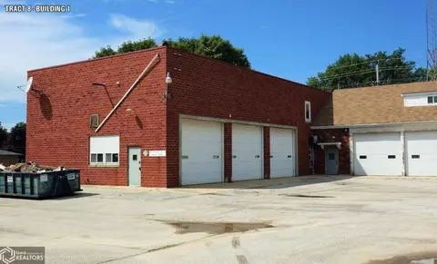 805 E Spring St, New Hampton, IA 50659 photo 4