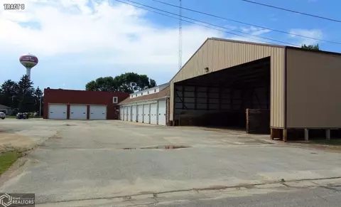 805 E Spring St, New Hampton, IA 50659 photo 1