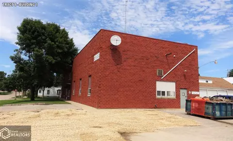 805 E Spring St, New Hampton, IA 50659 photo 5