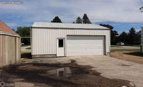 805 E Spring St, New Hampton, IA 50659 photo 19