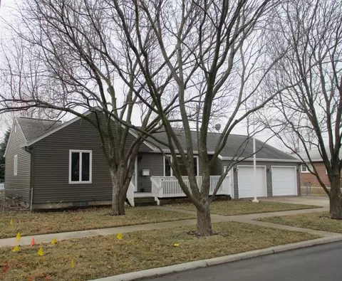520 E Bluff St, Carroll, IA 51401 photo 1