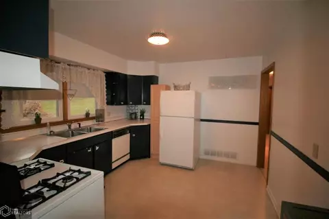 334 E Madison St, Centerville, IA 52544 photo 17