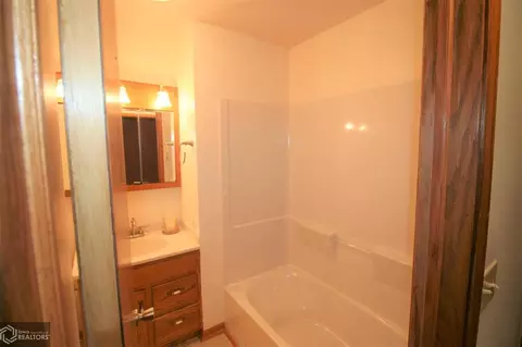 334 E Madison St, Centerville, IA 52544 photo 23