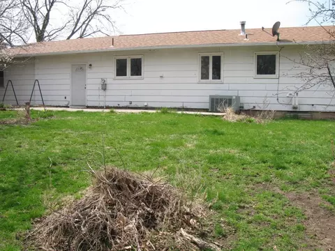110 Broad Ave, Stanton, IA 51573 photo 2