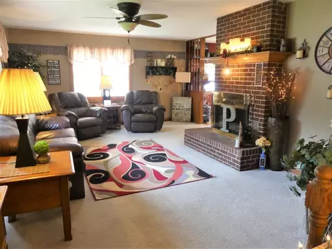214 4th St, Dedham, IA 51440 photo 3