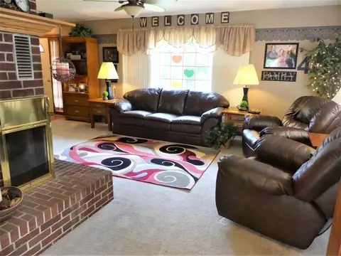 214 4th St, Dedham, IA 51440 photo 5