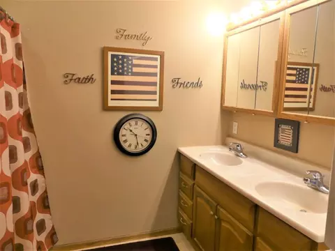 214 4th St, Dedham, IA 51440 photo 24