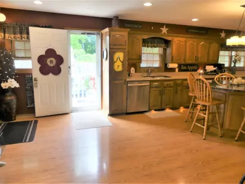 214 4th St, Dedham, IA 51440 photo 9