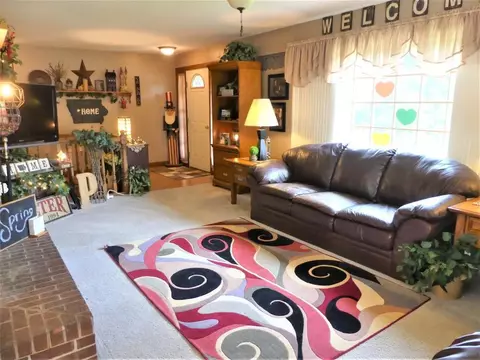 214 4th St, Dedham, IA 51440 photo 4