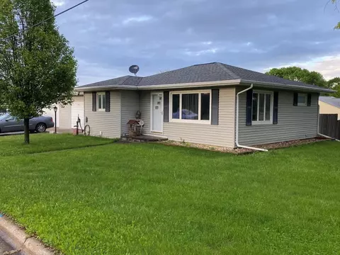 1516 E Ave, Vinton, IA 52349 photo 1