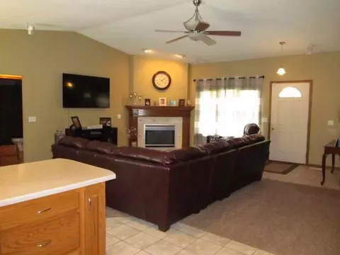 618 Ely Dr, Carroll, IA 51401 photo 3