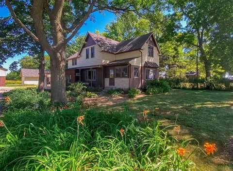 702 12th Ave NE, Hampton, IA 50441 photo 2