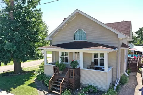 114 Cornell St, Eldon, IA 52554 photo 2