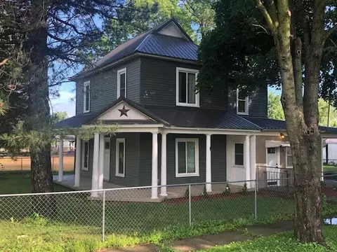 210 Church St, Eldon, IA 52554 photo 2