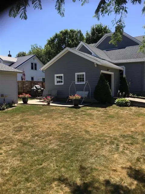 803 E 5th St, Vinton, IA 52349 photo 4
