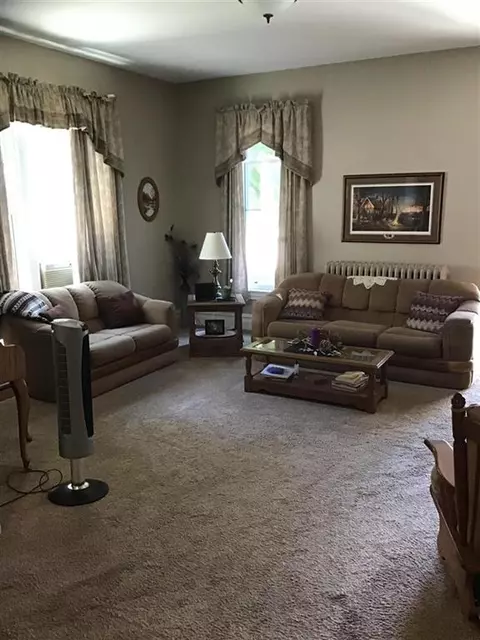 803 E 5th St, Vinton, IA 52349 photo 8