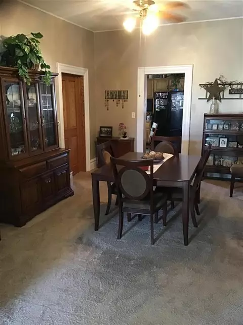 803 E 5th St, Vinton, IA 52349 photo 9