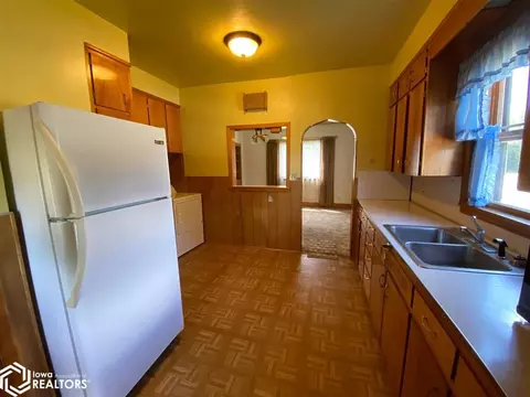 19 7th St NE, Hampton, IA 50441 photo 4