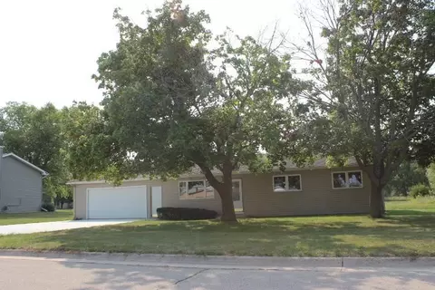 1304 3rd St NW, Hampton, IA 50441 photo 1
