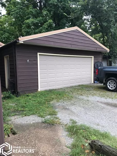460 Elm St, Hamilton, IL 62341 photo 3